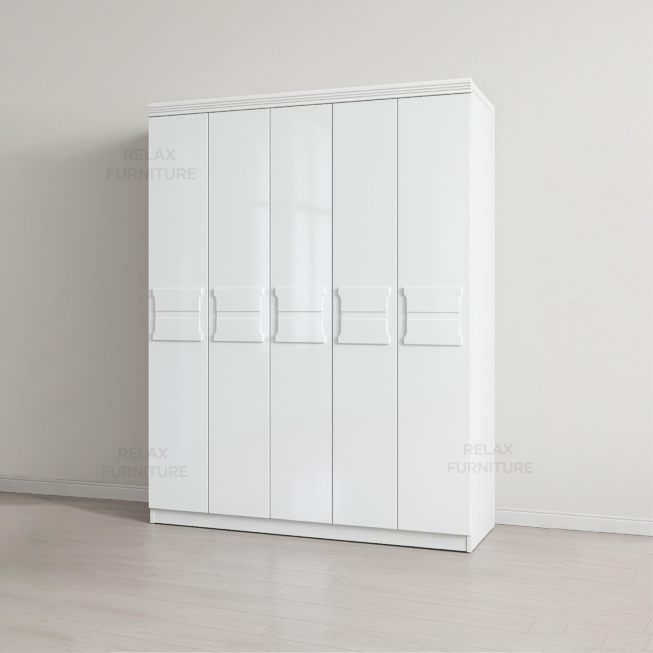 Glossy 5 / 4 wardrobe