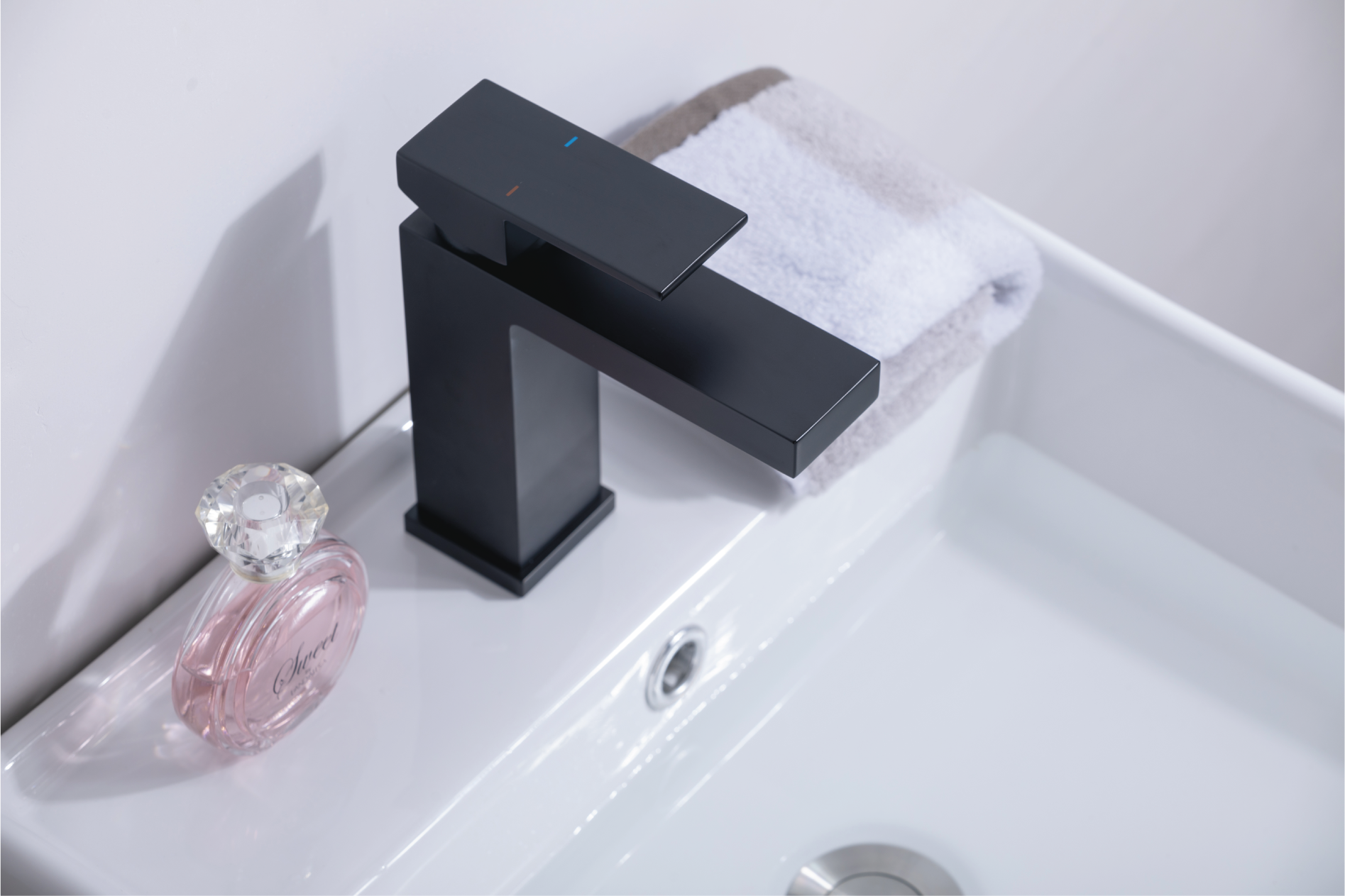 Basin tap - Brass - Matte black -  Hot & cold