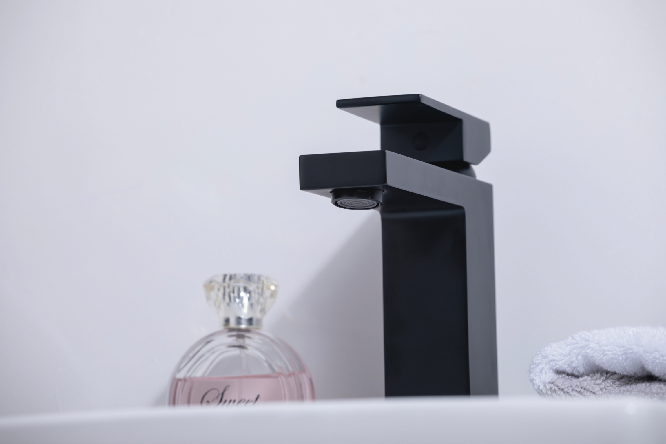 Basin tap - Brass - Matte black -  Hot & cold