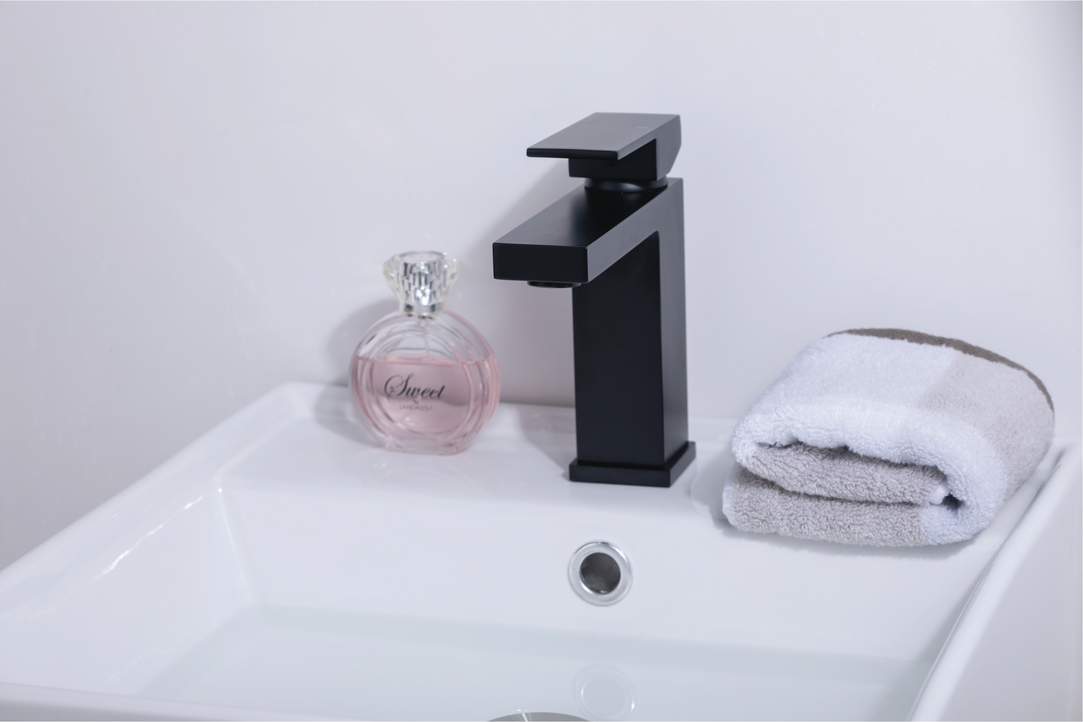 Basin tap - Brass - Matte black -  Hot & cold