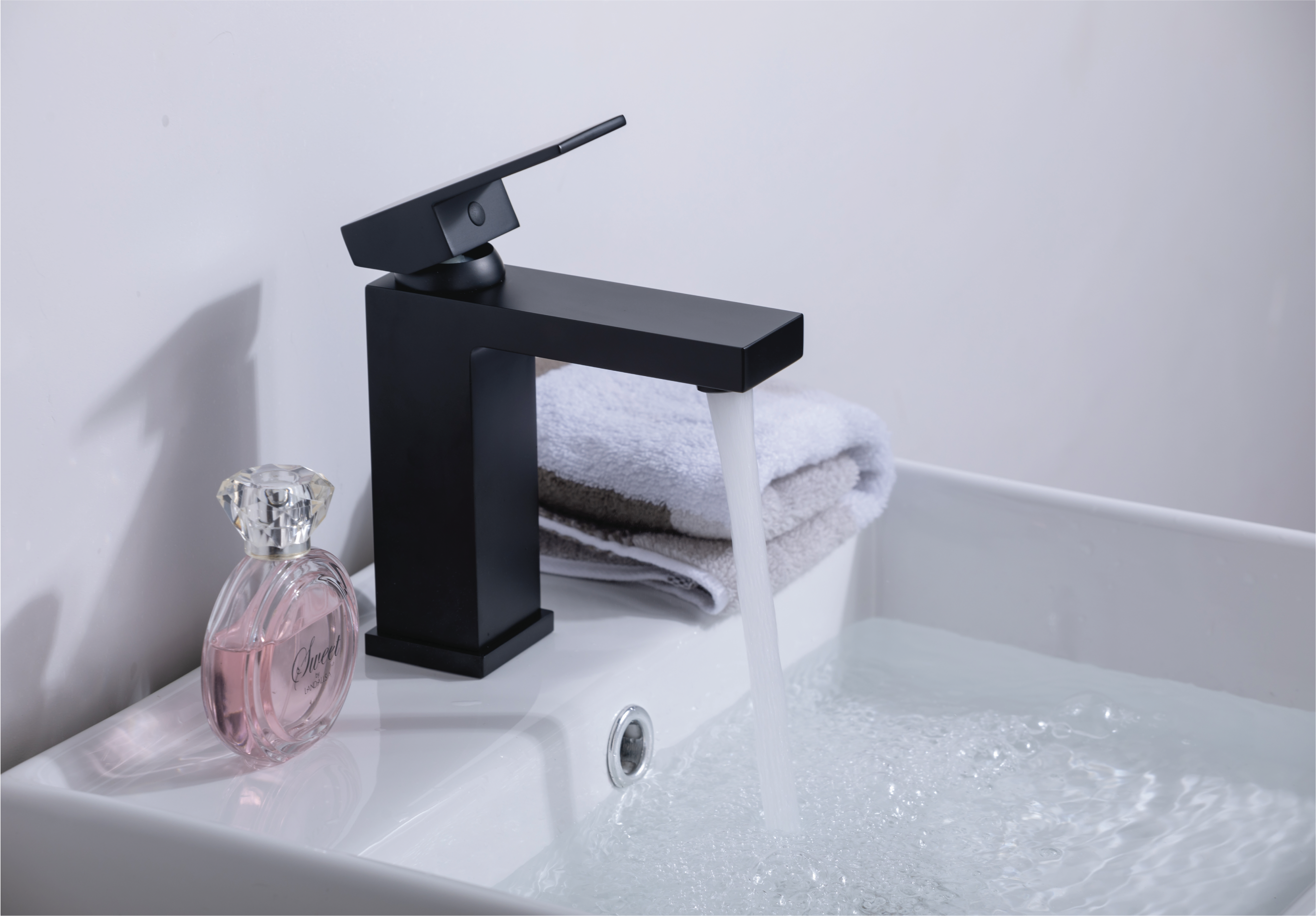 Basin tap - Brass - Matte black -  Hot & cold